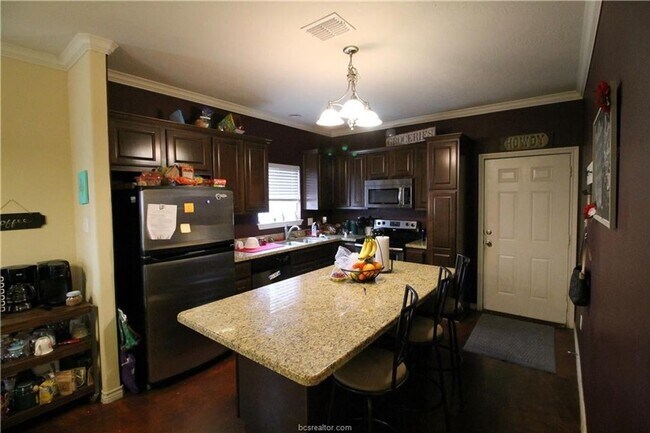 Building Photo - Spacious 4 Bedroom, 3 Bathroom House in Ho...