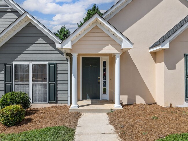 Building Photo - Newly Renovated 2BR, 2 BA in Greer SC