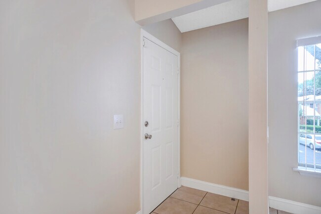 Building Photo - 5405 Lake Margaret Dr