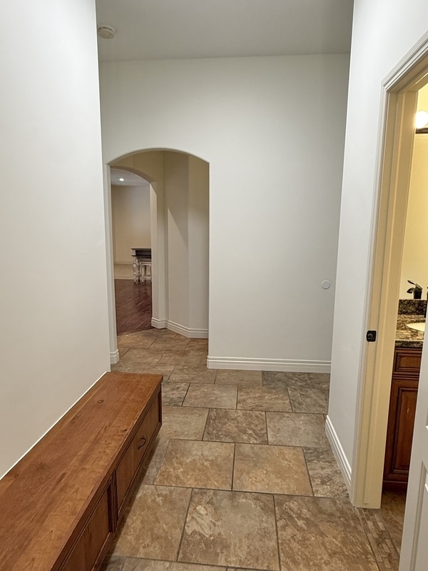 Building Photo - 14328 S Log Home Ln