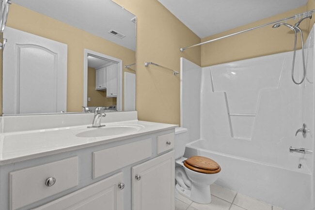 Building Photo - 2 bedroom 2 bathroom duplex in Lillington, NC