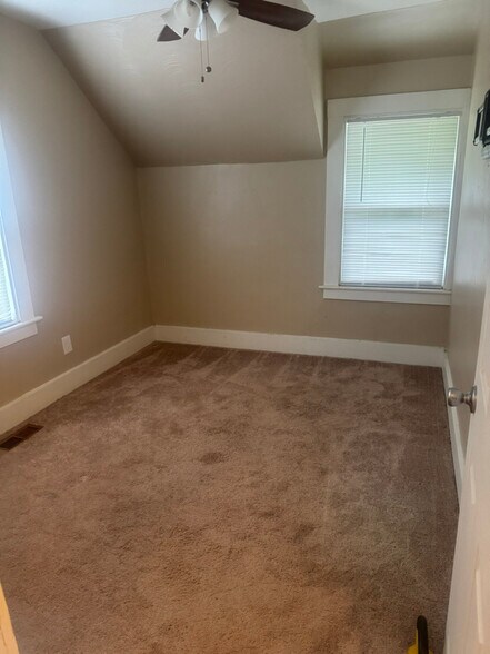 Building Photo - 103 Bowling Ln