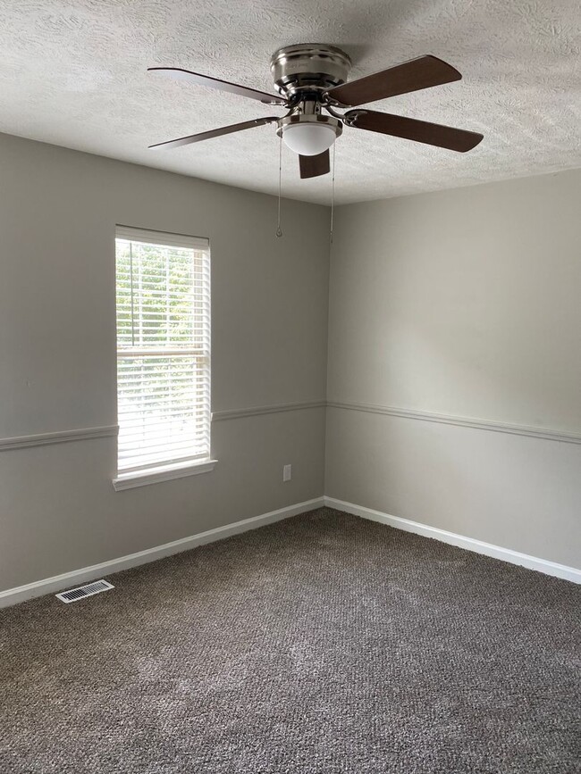 Building Photo - NEWLY RENOVATED 2BR TOWNHOME NEAR KSU!! GR...