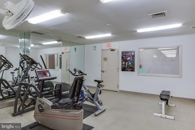 Building Photo - 3705 S George Mason Dr