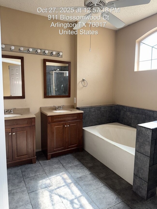 Building Photo - 911 Blossomwood Ct