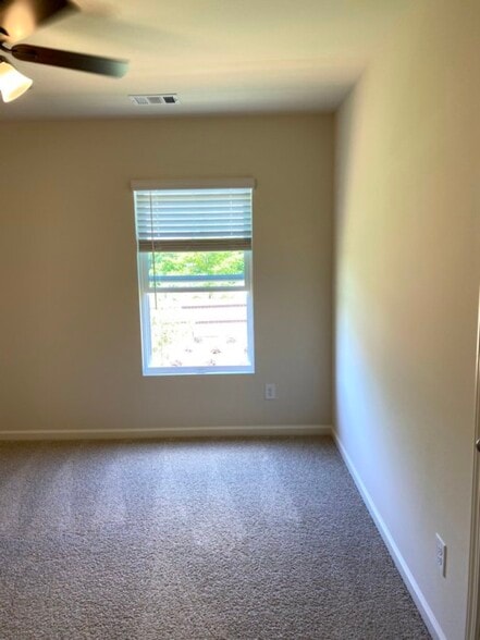 Building Photo - 5420 BARBERRY AVENUE