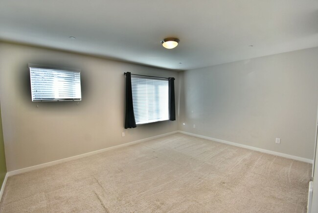 Building Photo - 3Bd/3Ba Lynnwood Townhouse