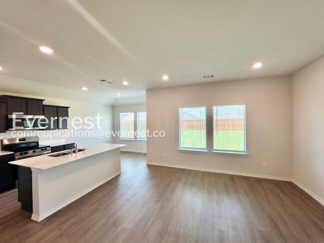 Building Photo - Modern Living with Fenced Yard and Garage Access  / 3 Bed & 2 Bath / Available Now!