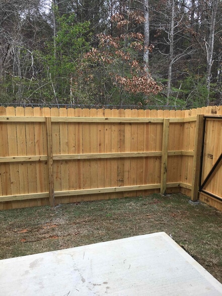 Building Photo - 3085 Clear View Dr