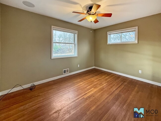 Building Photo - $0 DEPOSIT OPTION!!! CHARMING 3 BED/1 BATH RANCH IN VIRGINIA VILLAGE: HARDWOOD FLOORS, SPACIOUS L...