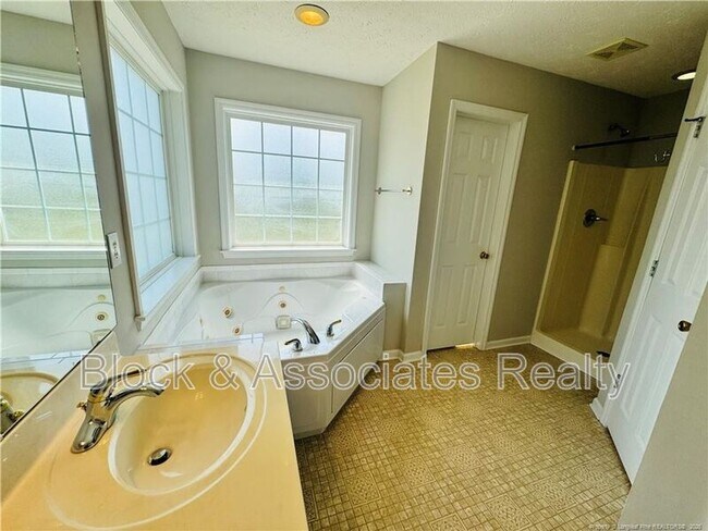 Building Photo - 109 Vail Ct