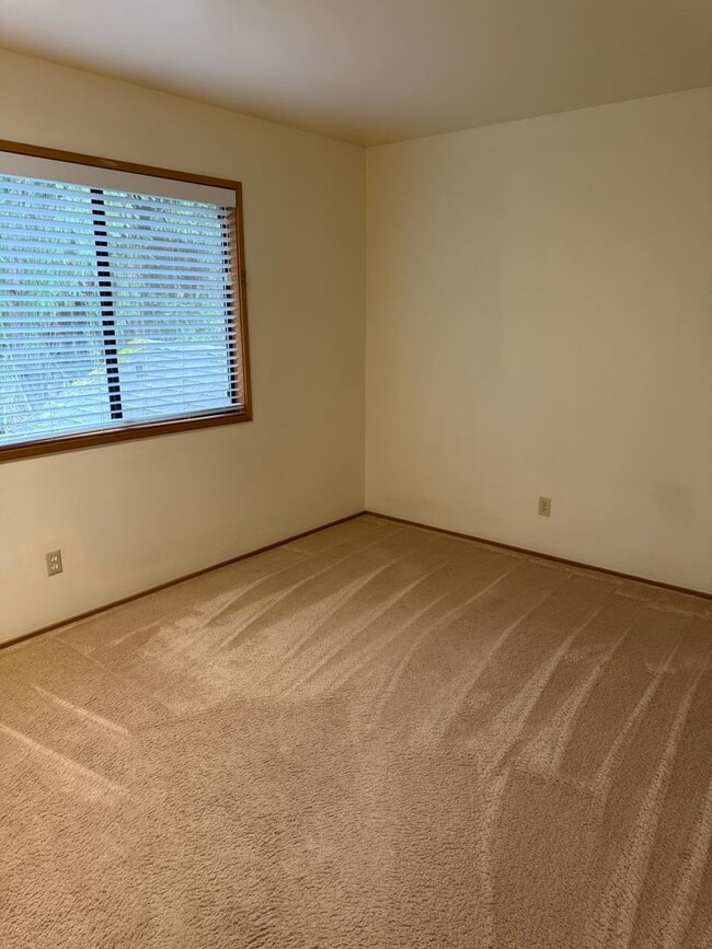 Building Photo - 3Bd/2.5Ba Bellevue House