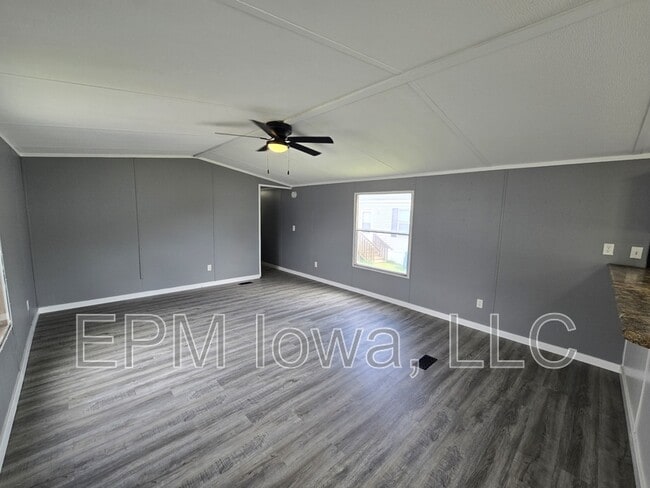 Building Photo - 700 W Ridgeway Ave