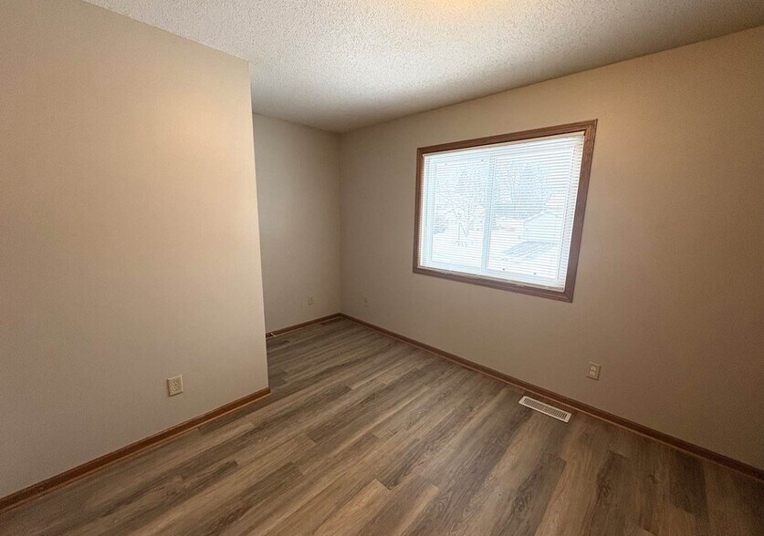 Building Photo - 7362 Paulsen Dr