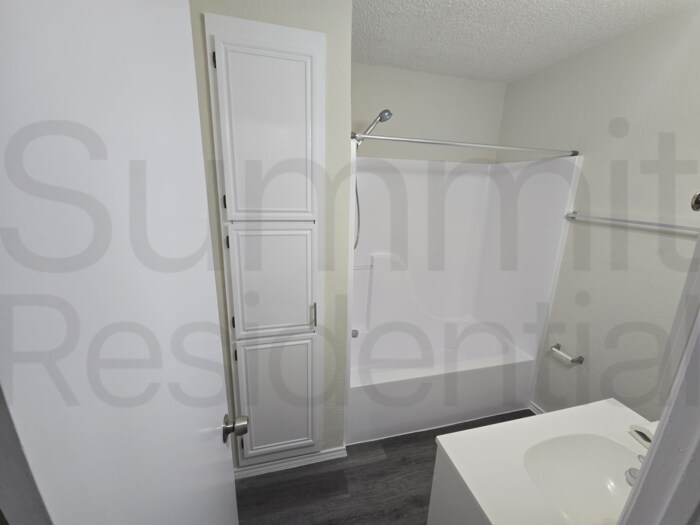 Building Photo - 201 Steller Ln