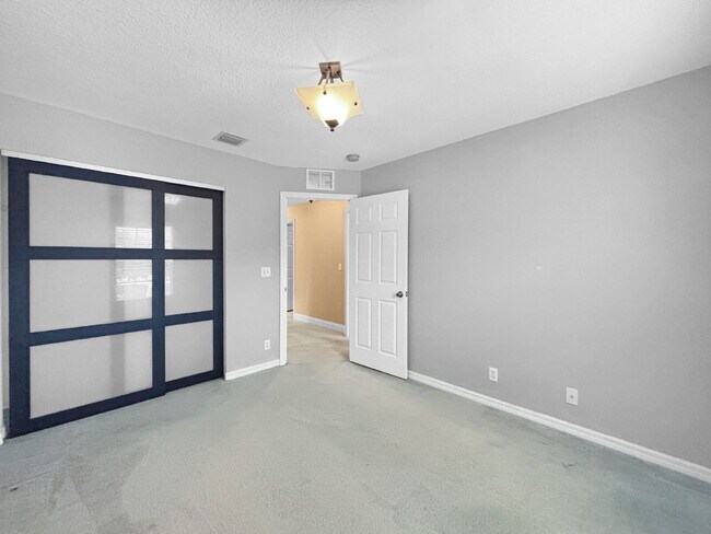 Building Photo - Spacious 3BR Townhome in Gated Villa Palma | Garage | Community Pool