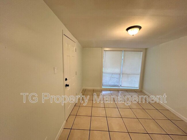 Building Photo - 6453 Burgundy Rd S