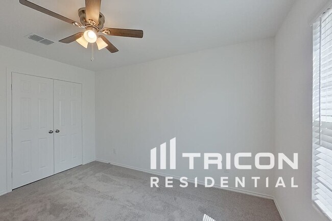 Building Photo - 2410 Carlow Ln