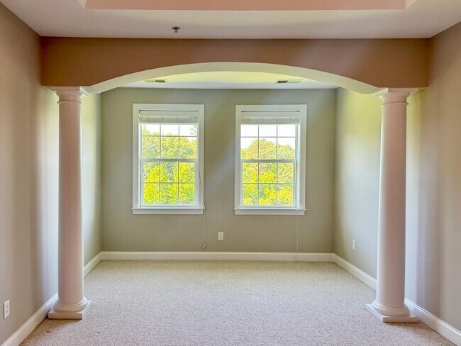 Building Photo - 2 Bedroom | 2 Bathroom Corner Unit Townhom...