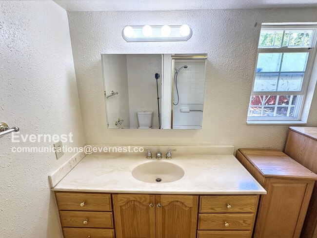 Building Photo - 300 Hannigan Wy