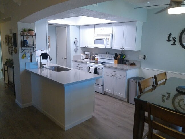 Building Photo - Beautiful updated condo in Los Lagos Upstairs unit. Available March 15 to Dec 31st 2026