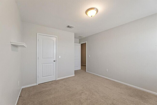 Building Photo - 122 Denton Dr