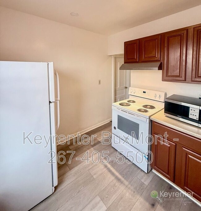 Building Photo - 16 N Rigby Ave