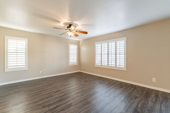 Building Photo - Stunning Tempe Home with Private Pool