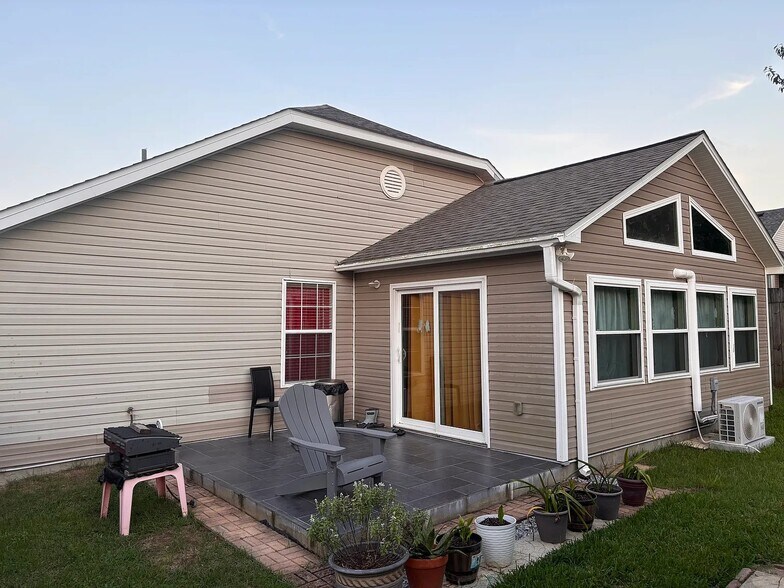 Building Photo - 1114 High Meadow Dr