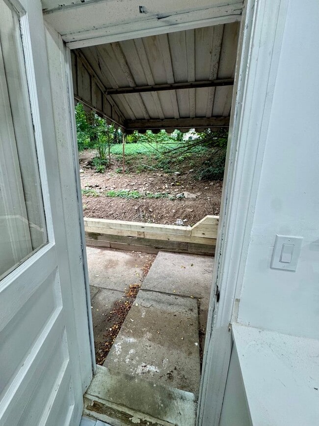 Building Photo - Adorable 2 Bed 1 Bath Home in Brookline W/dedicated office/library space!