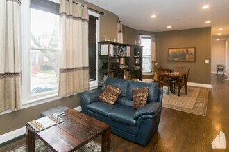 Building Photo - 2 bedroom in Chicago IL 60625