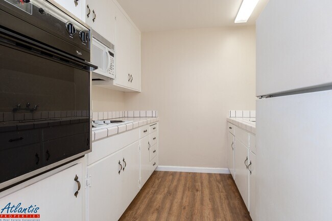 Building Photo - 642 Blythe Ct