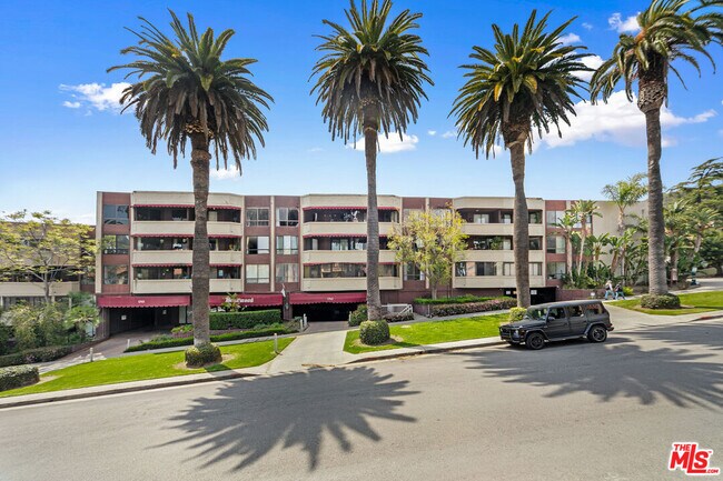 Building Photo - 1745 Camino Palmero St