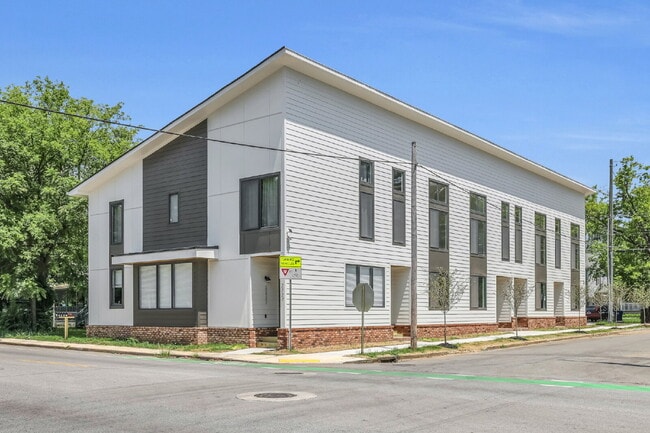 Building Photo - Brand-New Townhome Just Minutes from Downt...
