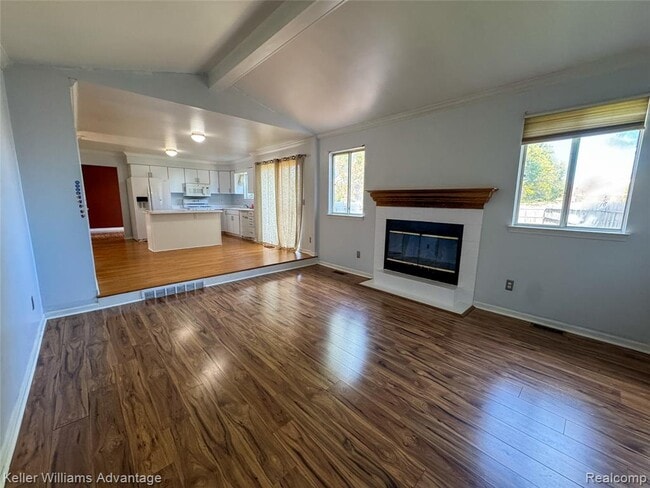 Building Photo - 2867 Woodmont Dr W