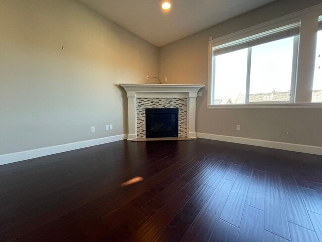 Building Photo - 16985 NW Madrone St
