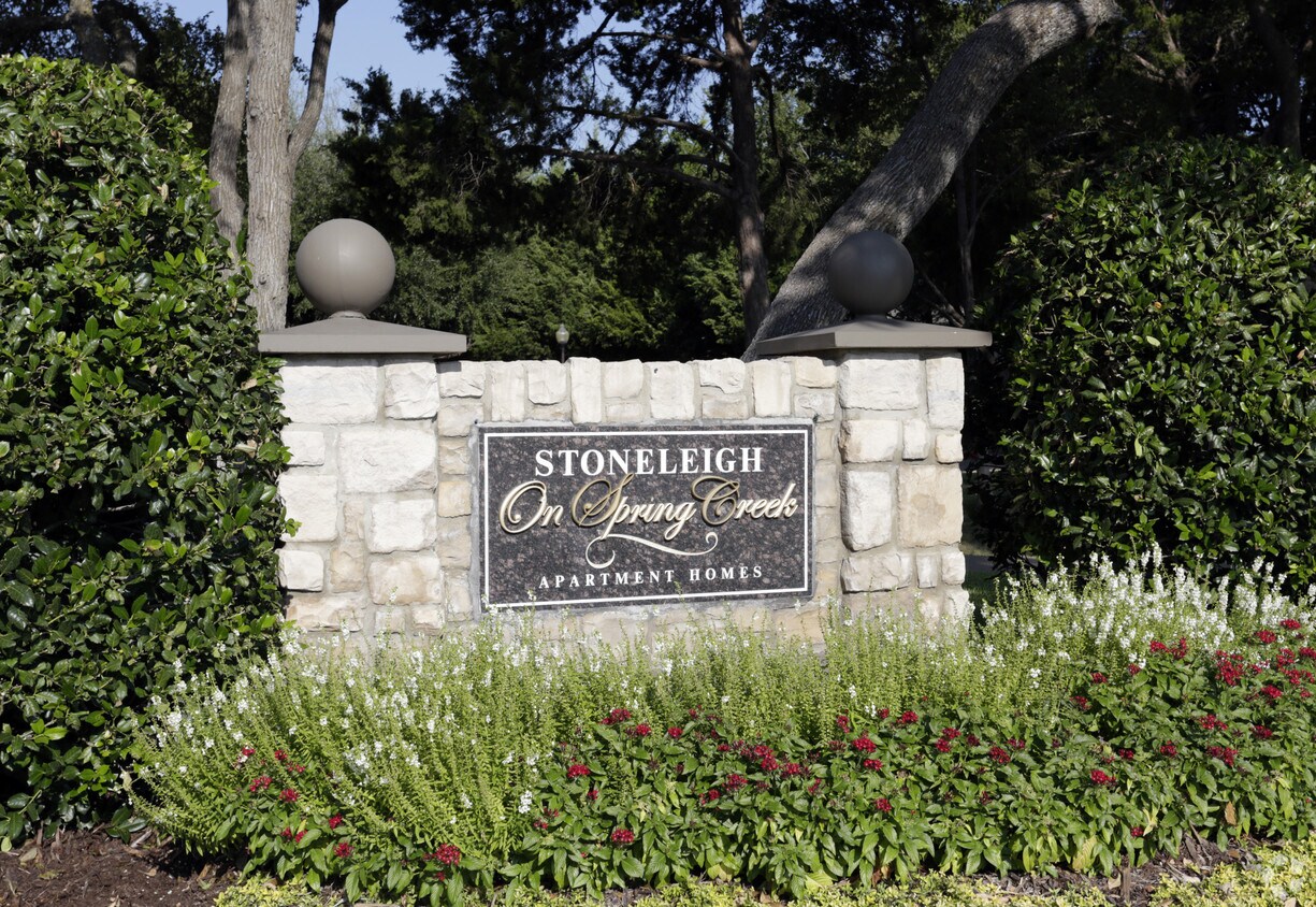 Stoneleigh On Spring Creek Garland