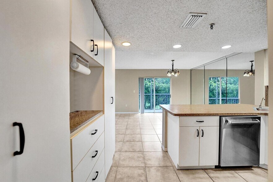 Building Photo - 9470 Tangerine Pl