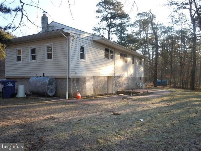 Building Photo - 742 Cherry Ave