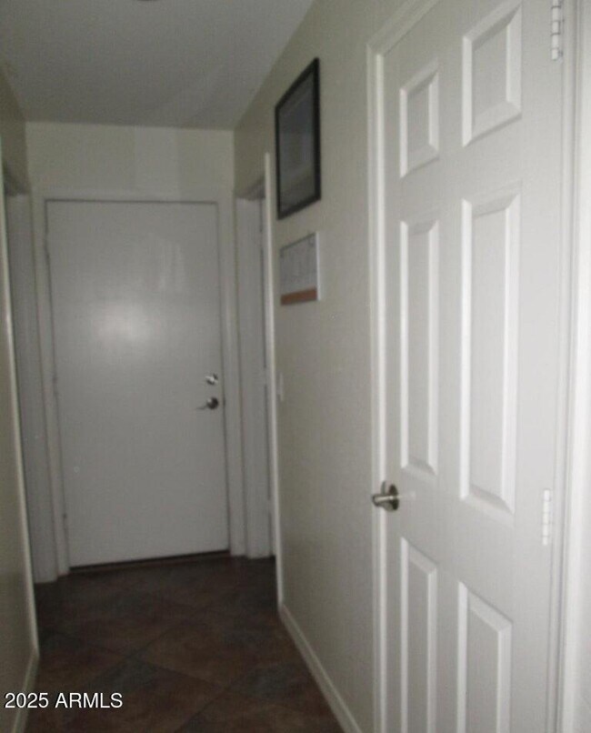 Building Photo - 2520 S Dragoon Dr