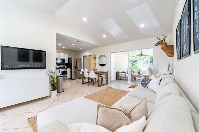 Building Photo - Cloud Lake Circle, Boca Raton, FL 33496 - ...