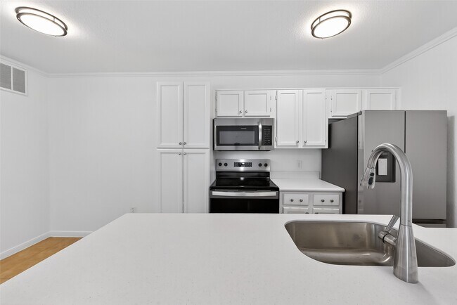 Building Photo - 3770 Lovers Wood Ln