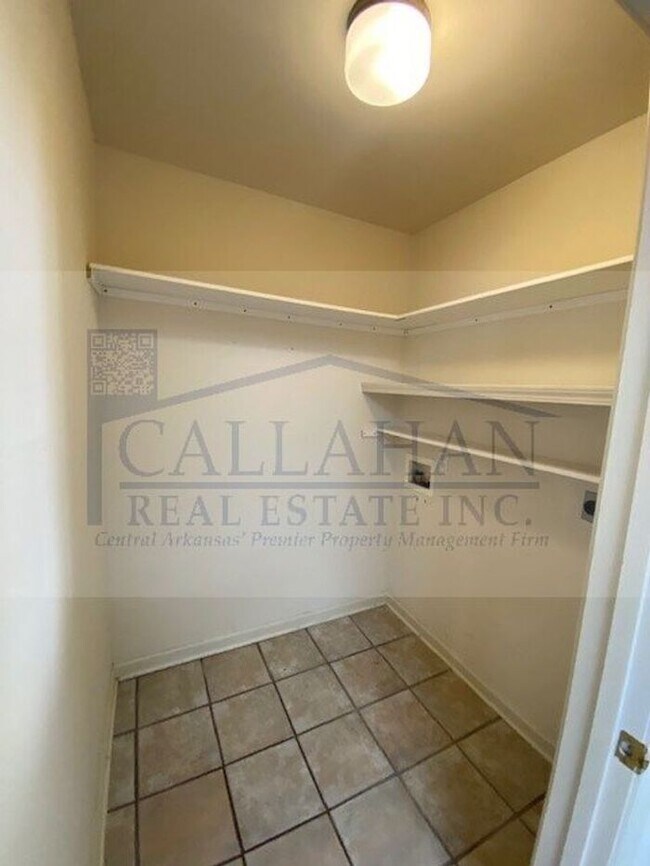 Building Photo - Sherwood 2 Bedroom Townhome