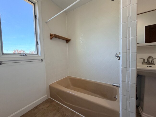 Building Photo - 32 Alpine Ave