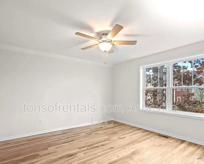 Building Photo - 7 Berry Crst Ln