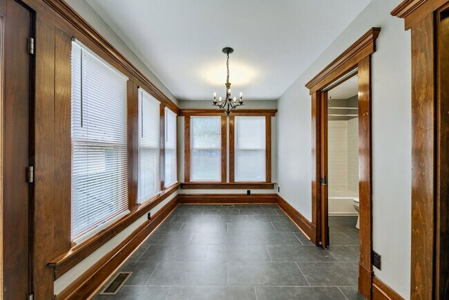 Building Photo - Short North / Victorian Village Stunning Single Family House!