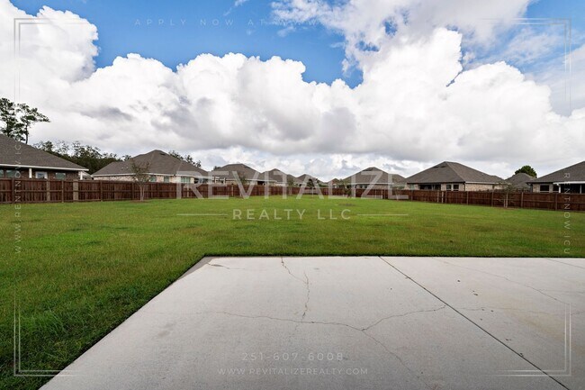 Building Photo - Stunning Luxury Home in Silverhill with Huge Diamond Shaped Backyard!