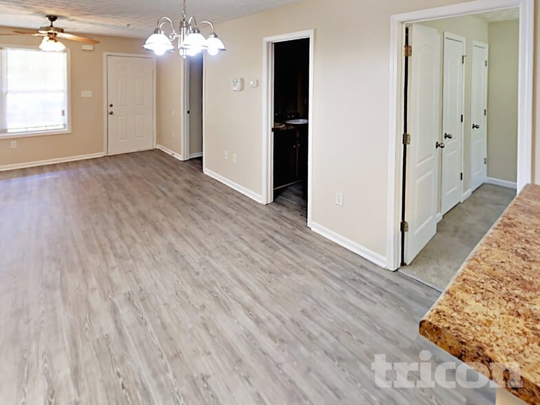Building Photo - 1047 Wedgewood Ct NE