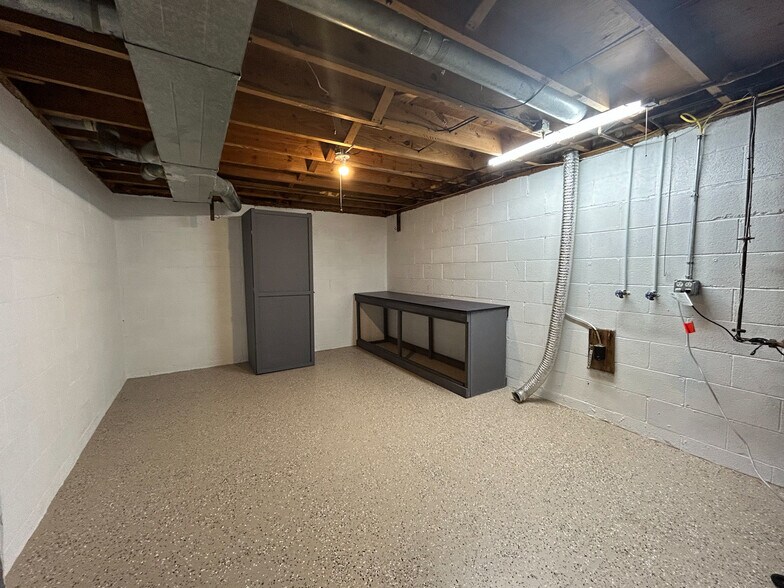 Building Photo - 4283 Beechgrove Dr