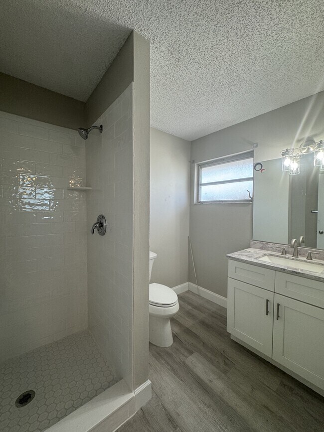Building Photo - 302 Parkside Dr